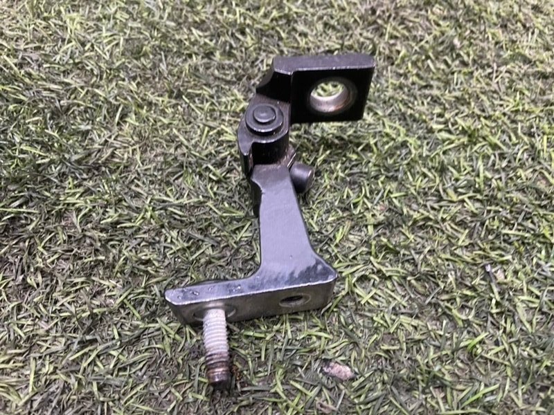 Петля двери задней правой верхняя