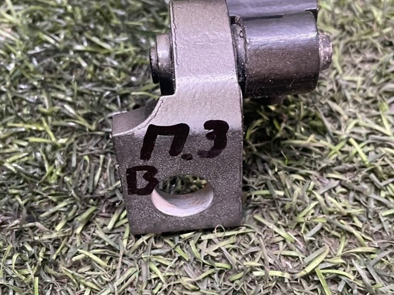 Петля двери задней правой верхняя