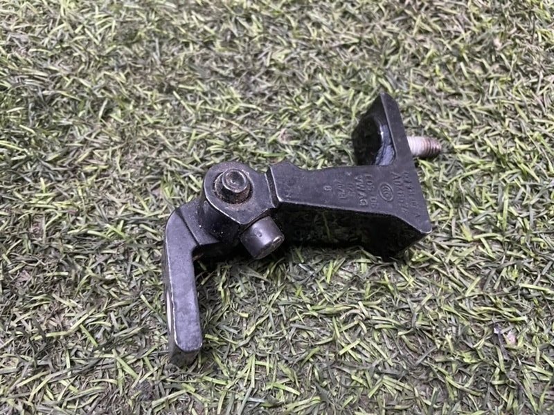 Петля двери задней правой верхняя