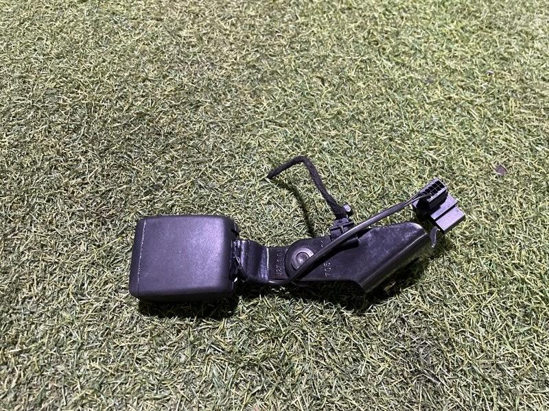 Ответная часть ремня безопасности