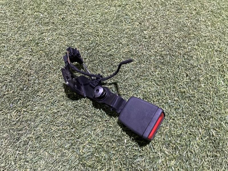 Ответная часть ремня безопасности