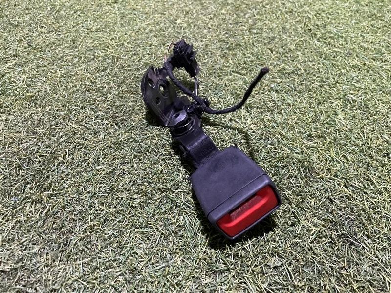 Ответная часть ремня безопасности