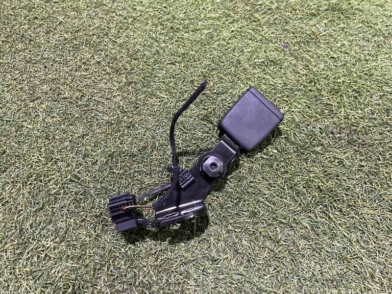 Ответная часть ремня безопасности