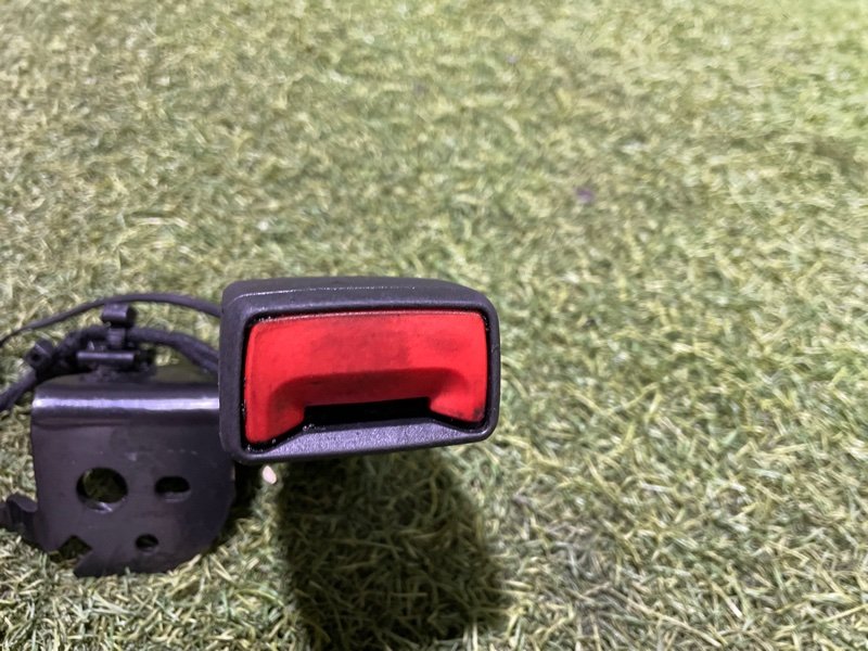 Ответная часть ремня безопасности