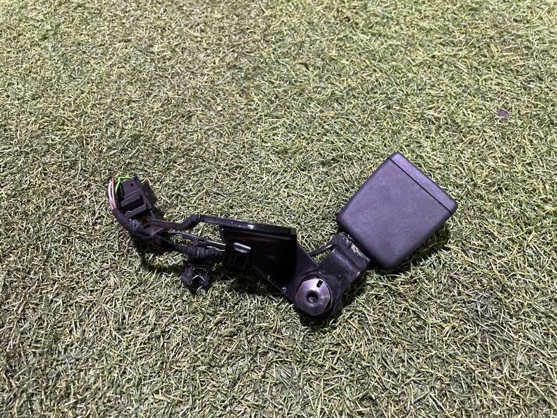 Ответная часть ремня безопасности