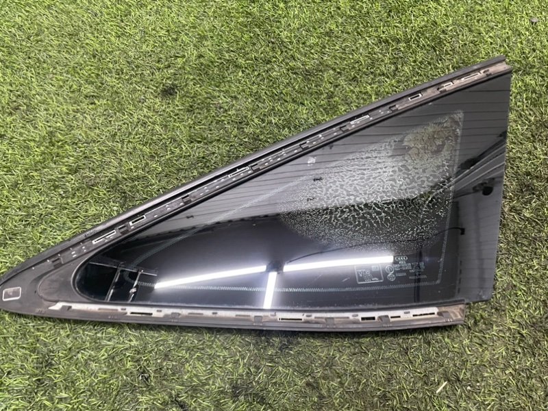 Стекло двери задней правой (форточка)