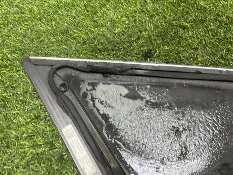 Стекло двери задней правой (форточка)