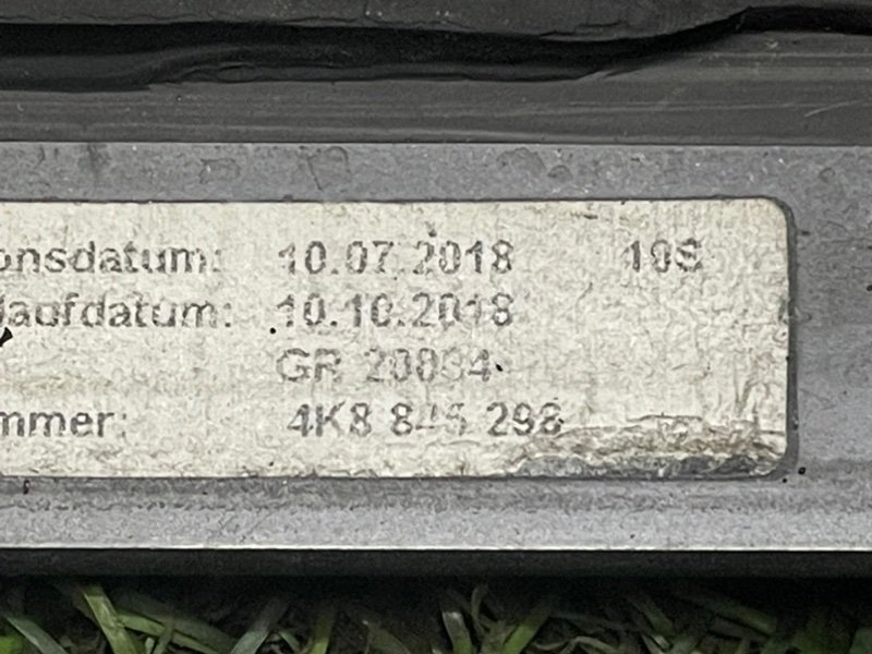 Стекло двери задней правой (форточка)