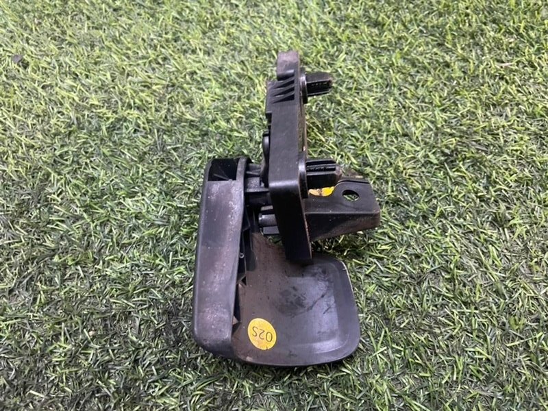 Ручка открывания капота