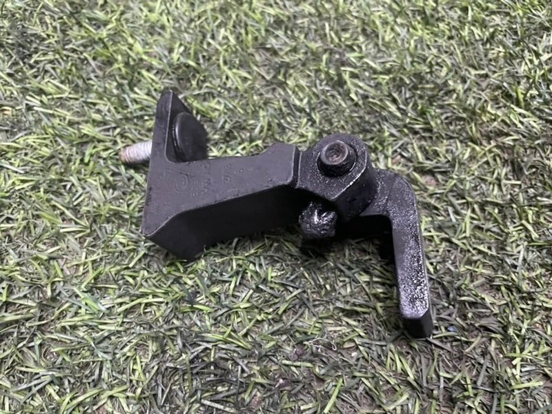 Петля двери