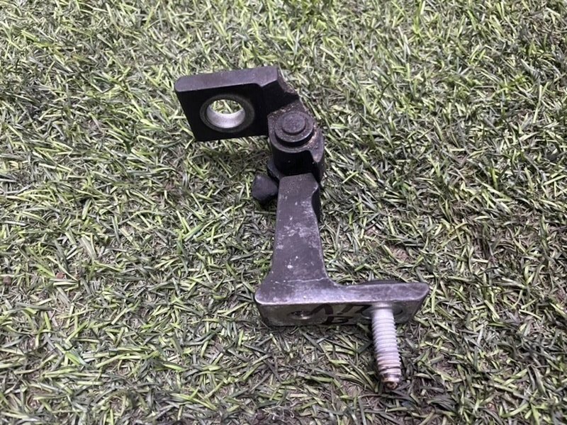 Петля двери