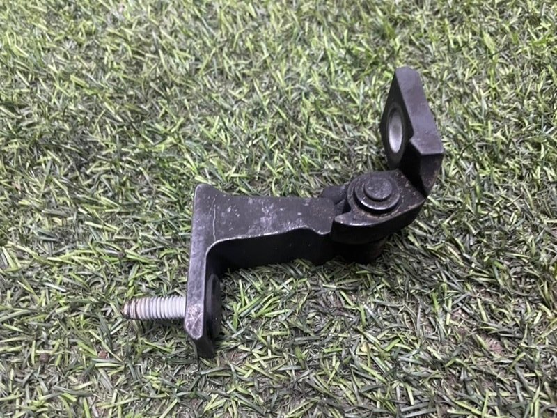 Петля двери