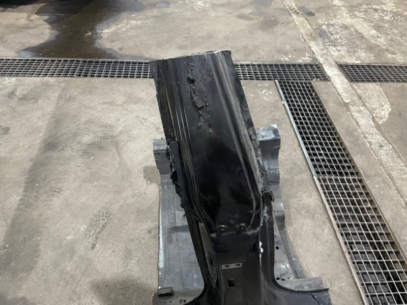 Кузовной элемент