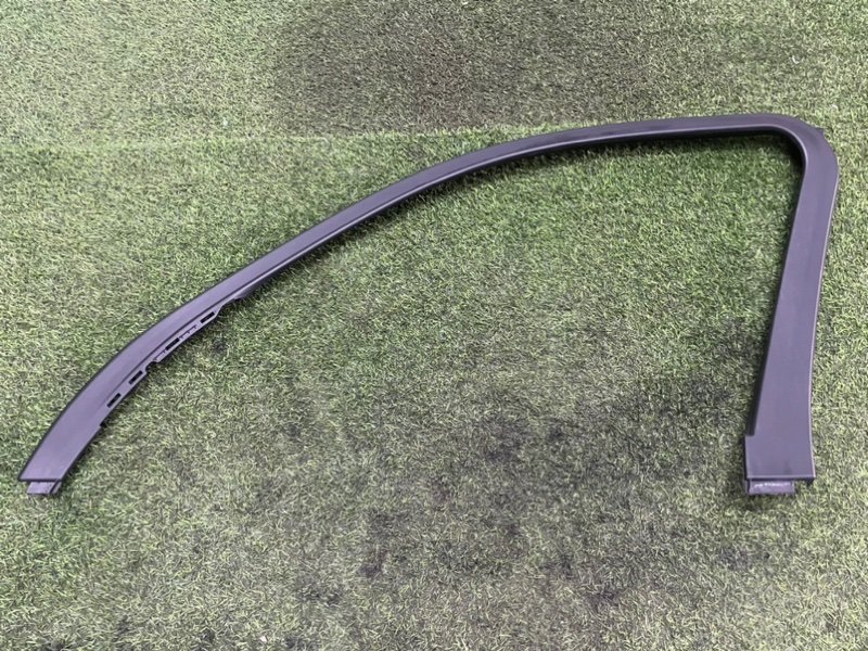 Накладка двери передней правой