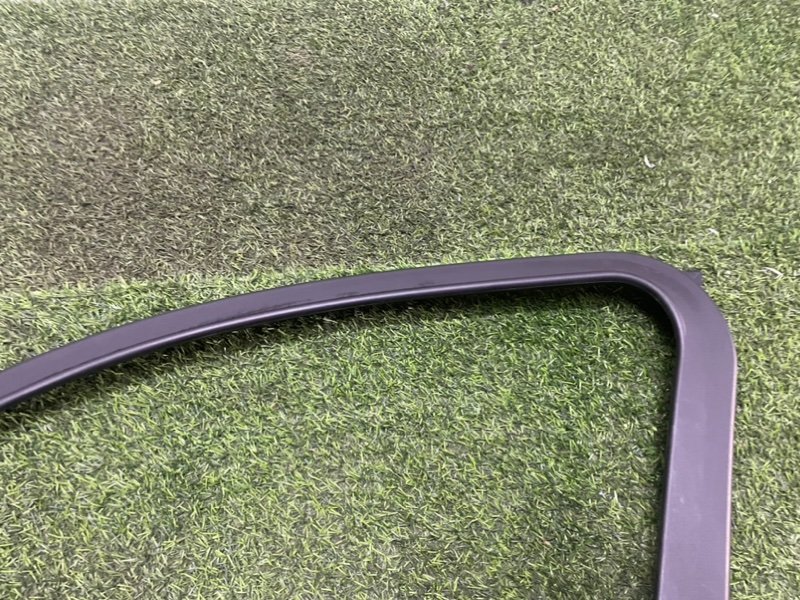 Накладка двери передней правой