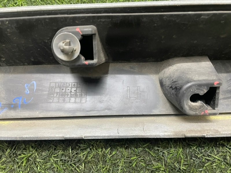 Молдинг задней левой двери