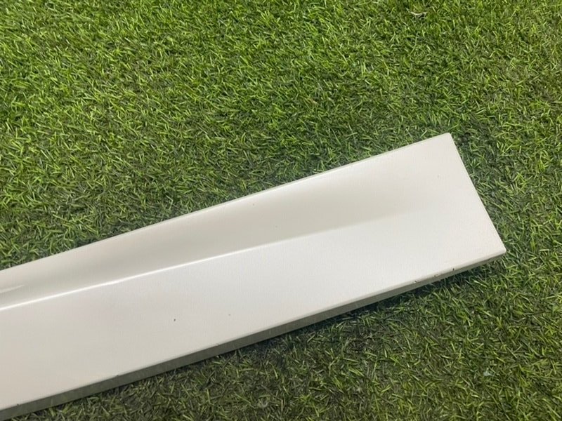 Молдинг задней левой двери