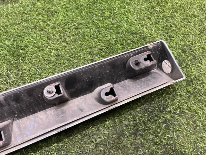 Молдинг задней левой двери