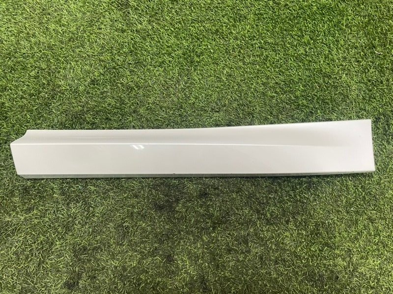 Молдинг задней левой двери