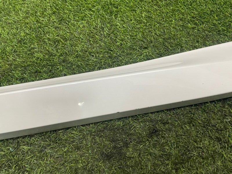 Молдинг задней левой двери