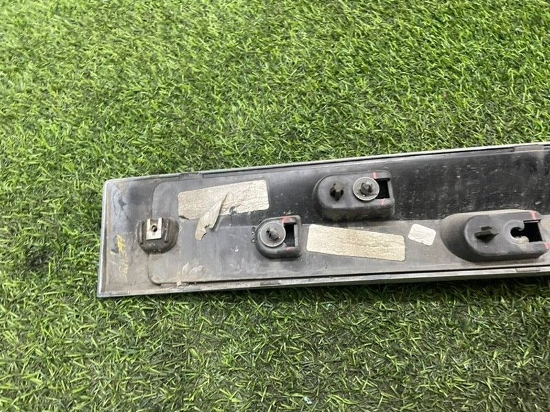 Молдинг задней левой двери