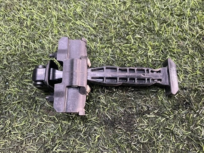 Ограничитель двери