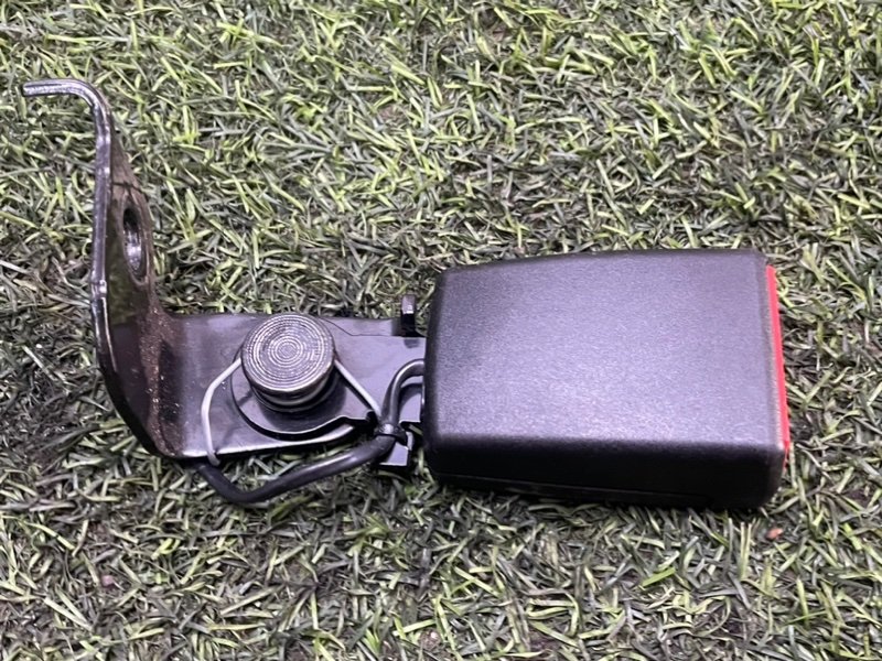 Ответная часть ремня безопасности