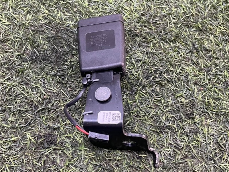 Ответная часть ремня безопасности