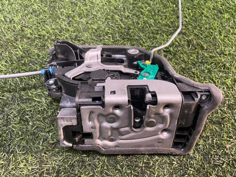 Замок двери задней правой