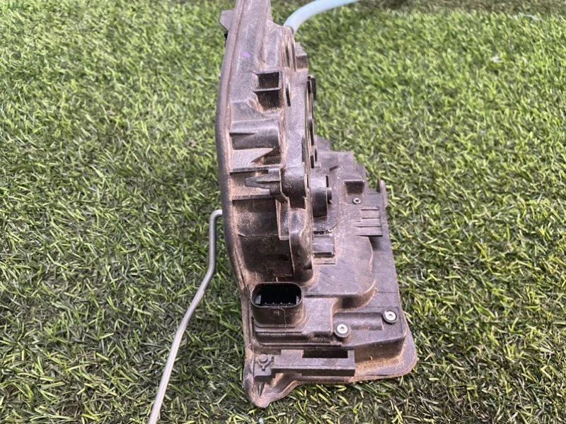 Замок двери задней правой