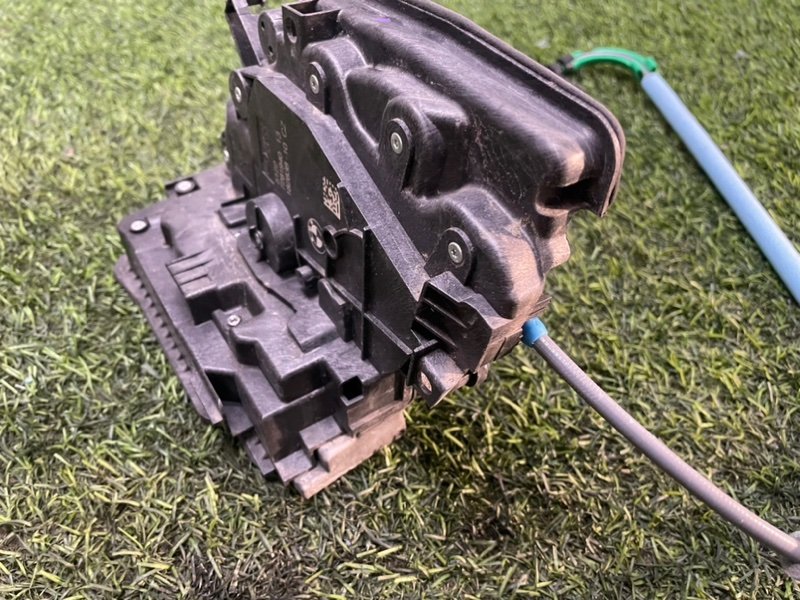 Замок двери задней правой