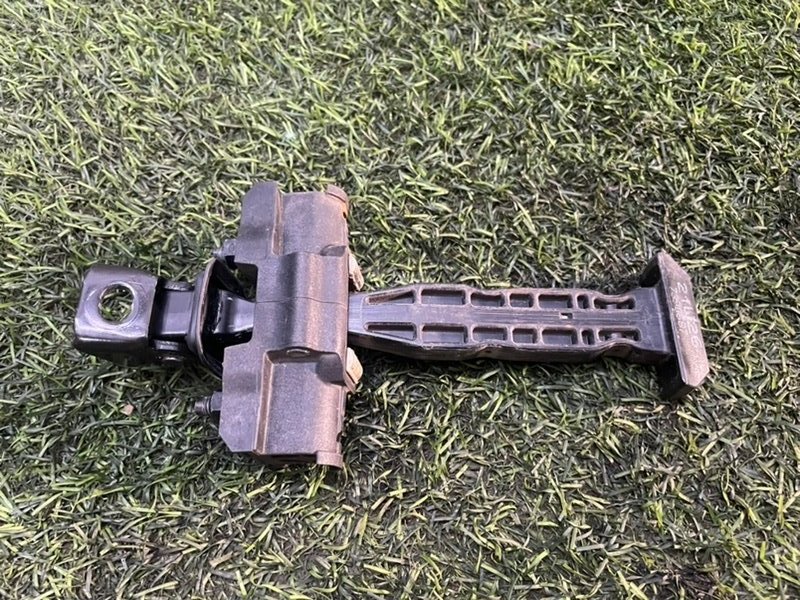 Ограничитель двери