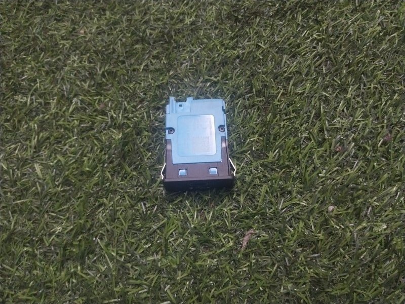 Гнездо AUX / USB IN