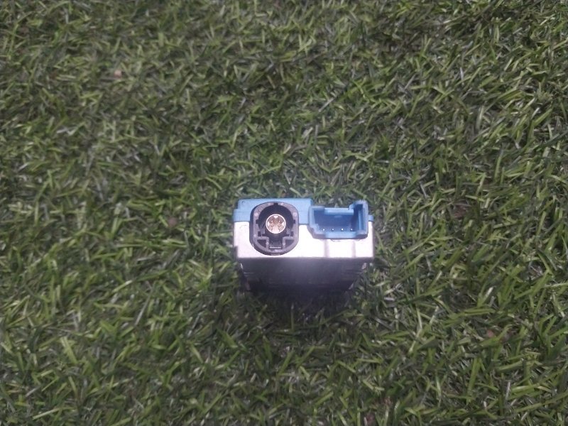 Гнездо AUX / USB IN