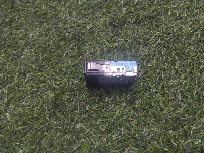 Гнездо AUX / USB IN