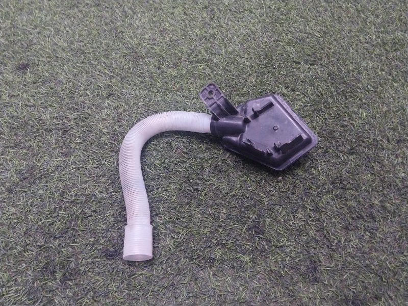 Горловина бачка омывателя