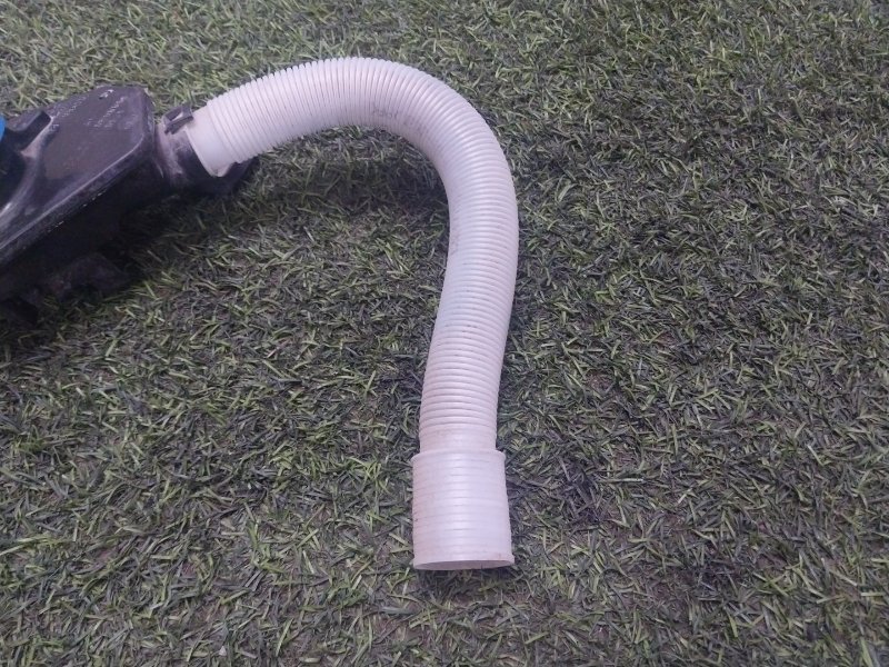 Горловина бачка омывателя