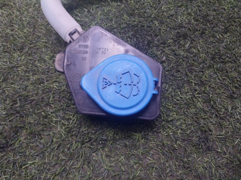 Горловина бачка омывателя