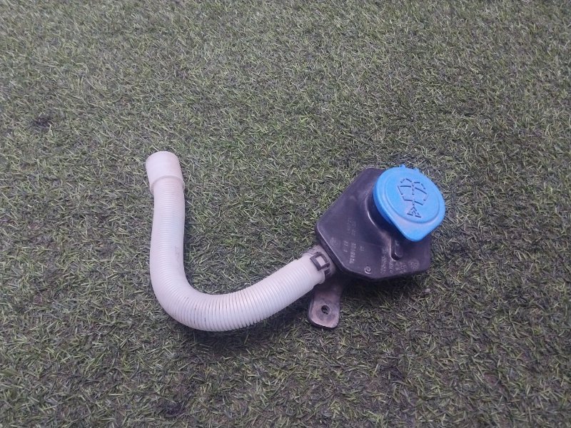 Горловина бачка омывателя