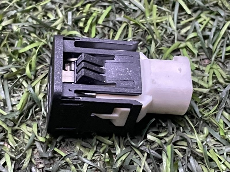 Гнездо AUX / USB IN