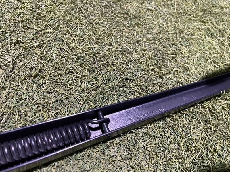 Поводок стеклоочистителя передний правый