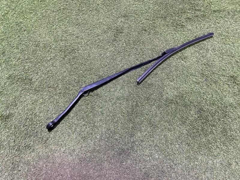 Поводок стеклоочистителя передний правый