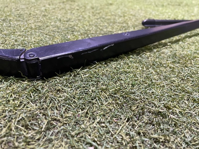 Поводок стеклоочистителя передний правый