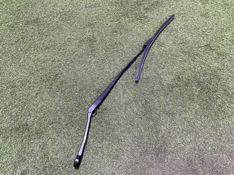 Поводок стеклоочистителя передний правый