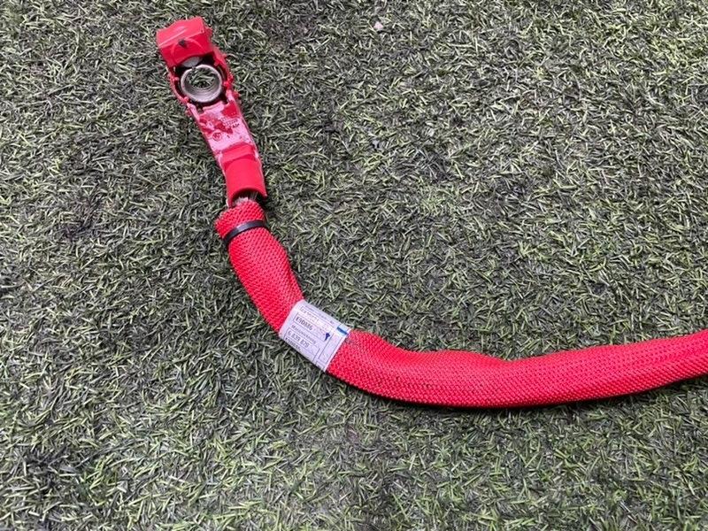 Клемма аккумулятора +