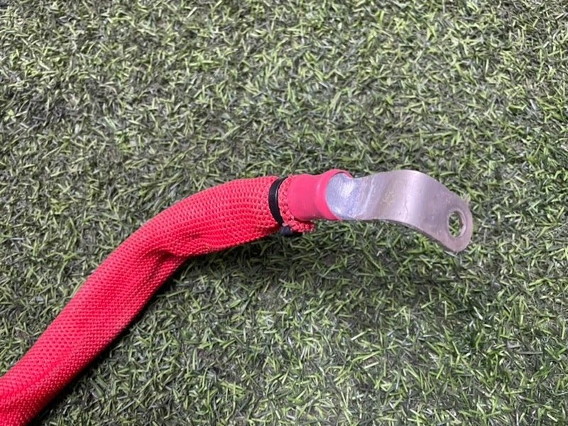 Клемма аккумулятора +