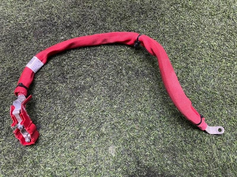 Клемма аккумулятора +