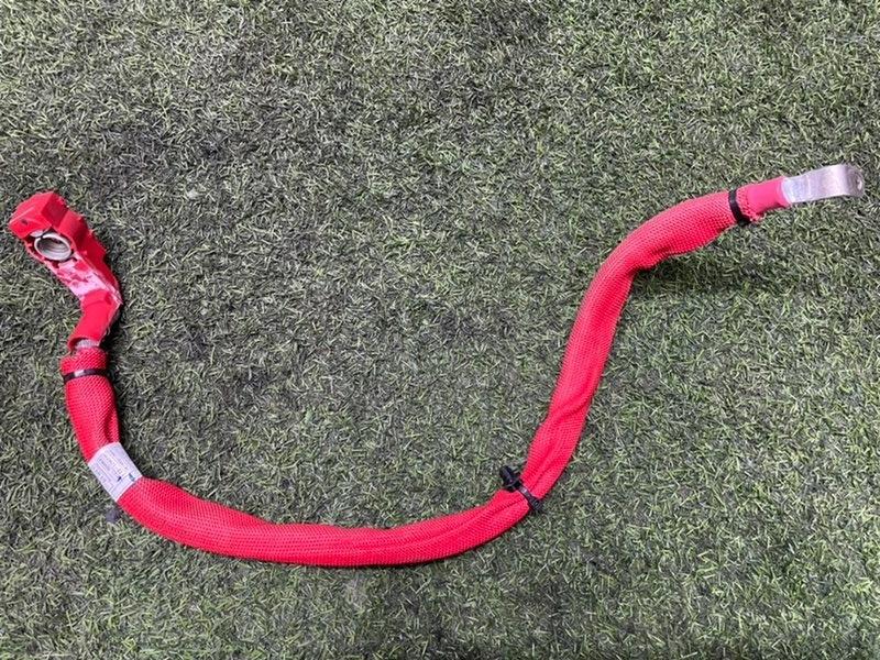 Клемма аккумулятора +