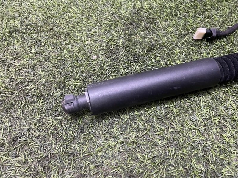 Амортизатор двери багажника