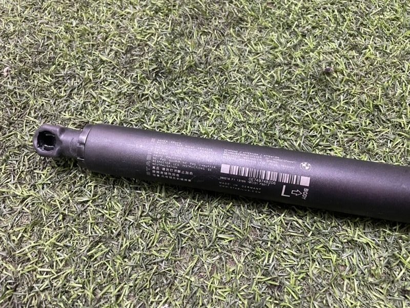 Амортизатор двери багажника